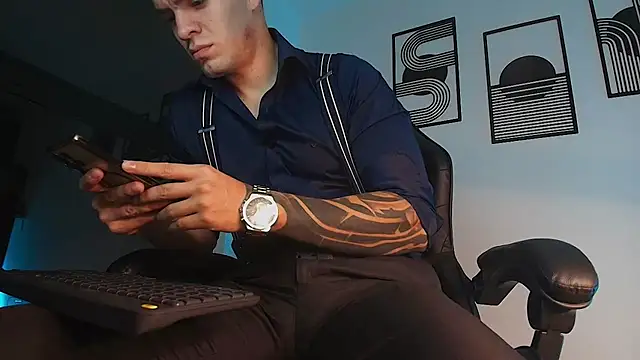 ALPHA_DOMINUS_ Show in webcam