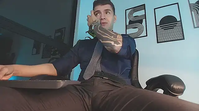 ALPHA_DOMINUS_ Show in webcam