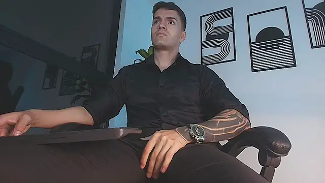 ALPHA_DOMINUS_ Show in webcam