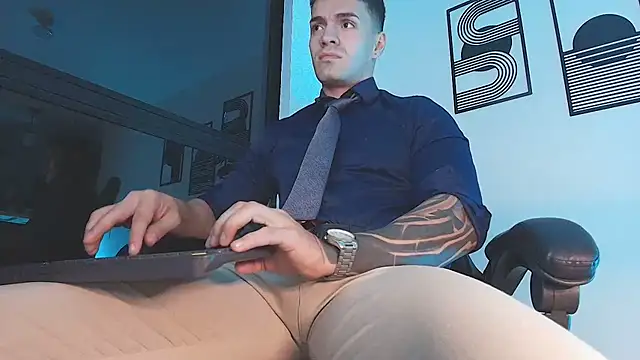 ALPHA_DOMINUS_ Show in webcam
