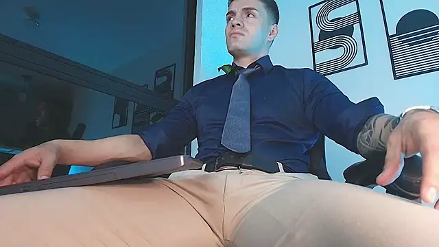 Show modela ALPHA_DOMINUS_ na web-kameri