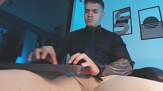 ALPHA_DOMINUS_ Show in webcam