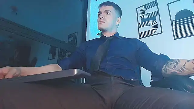 ALPHA_DOMINUS_ Show in webcam