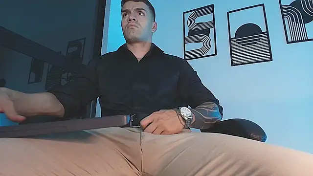 ALPHA_DOMINUS_: διαδικτυακό σόου στην κάμερα