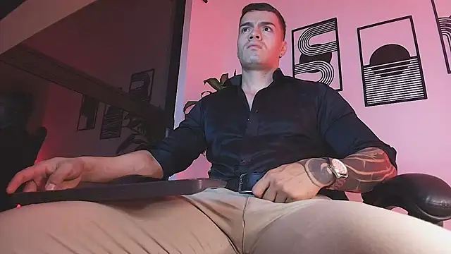 הופעת וובקאם של ALPHA_DOMINUS_