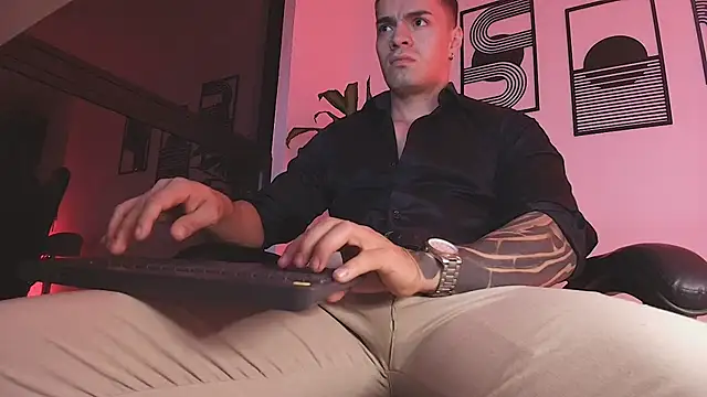 ALPHA_DOMINUS_ Show in webcam