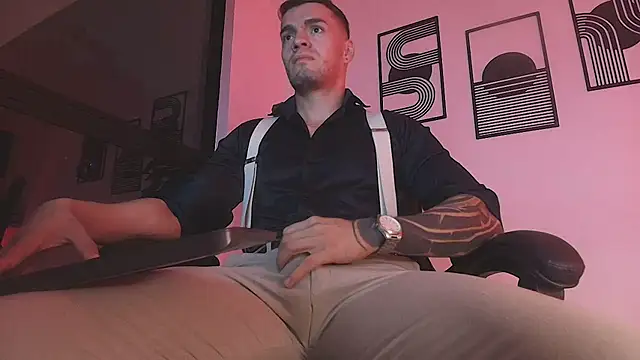 הופעת וובקאם של ALPHA_DOMINUS_