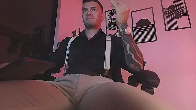 הופעת וובקאם של ALPHA_DOMINUS_