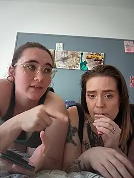 הופעת וובקאם של AndHerXO