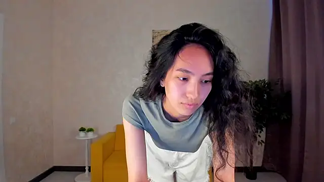FlirtyAura Chat XXX in diretta