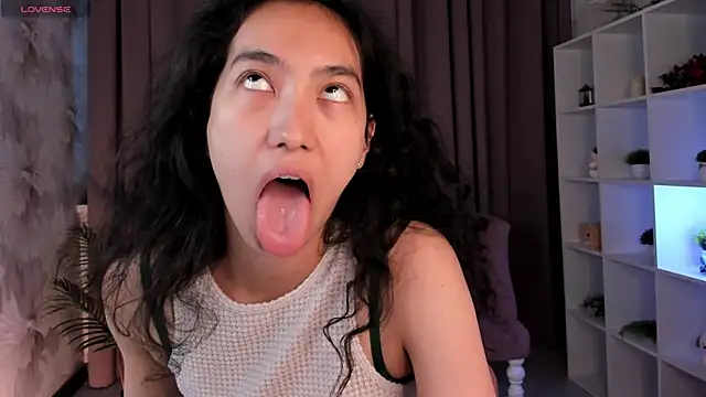 FlirtyAura Live XXX Chat