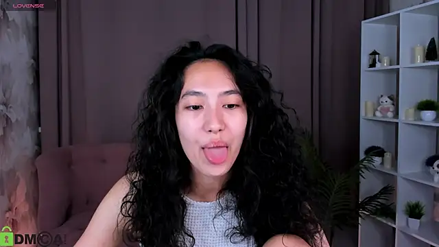FlirtyAura's Live XXX Chat