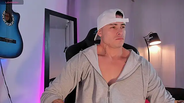 Show modela connorsmiith na web-kameri