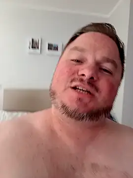 JayGirthy36: διαδικτυακό σόου στην κάμερα