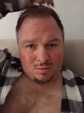 Show modela JayGirthy36 na web-kameri