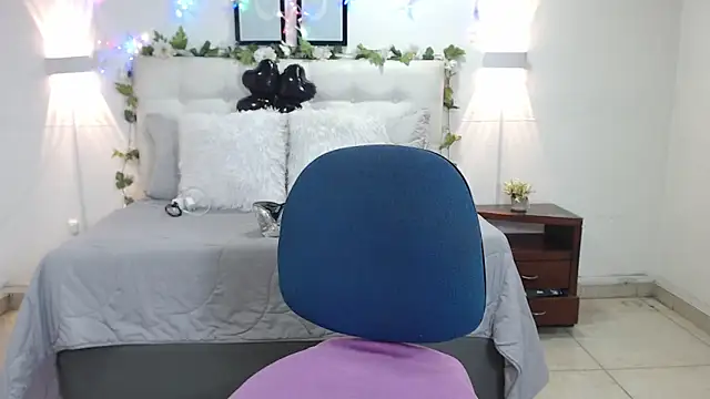 Megan_05_ – Naživo chatovacia miestnosť