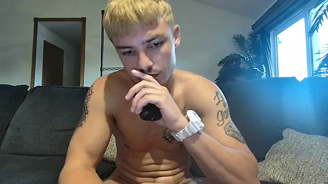 Pokazy przed kamerką – derekmontana2