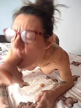 Show modela Eimikuro11 na web-kameri