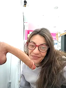 Eimikuro11 webkamerás műsora