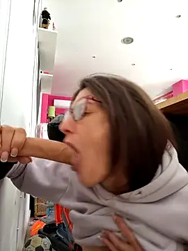 Eimikuro11 Webcam Show