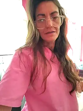 Eimikuro11 Adlı Modelin Canlı XXX Sohbeti