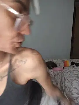 Eimikuro11's Live XXX Chat