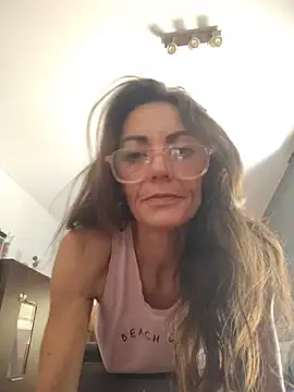 Eimikuro11's Live XXX Chat