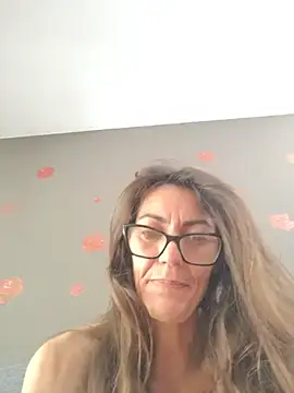 Eimikuro11's Live XXX Chat