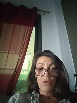 Eimikuro11 Adlı Modelin Canlı XXX Sohbeti