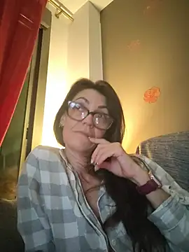 Eimikuro11's Live XXX Chat