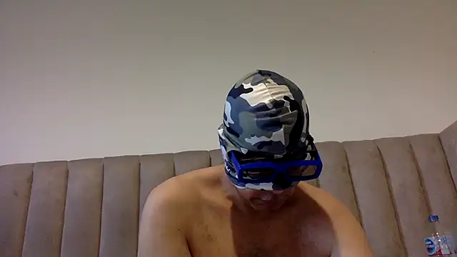 Chat +18 de CaiBull ao vivo