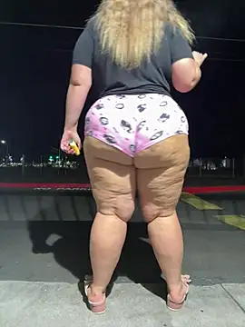 XXX chat uživo modela BigMama6969