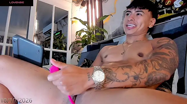 Show modela Ftm_xxxperiencie na web-kameri