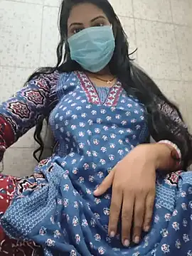 Show modela Miss_Aayushi na web-kameri