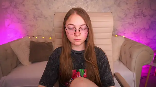 ArrinaWairr's Live XXX Chat