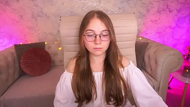 ArrinaWairr's Live XXX Chat