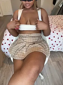 FlirtwithMaya 在線直播表演