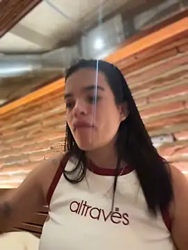 צ'אט XXX בשידור חי של JuanitaMore01