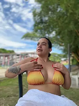 Chat +18 de JuanitaMore01 ao vivo