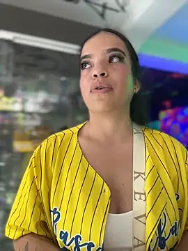 JuanitaMore01 Adlı Modelin Canlı XXX Sohbeti