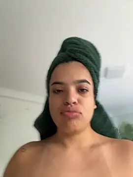 JuanitaMore01 Chat XXX in diretta