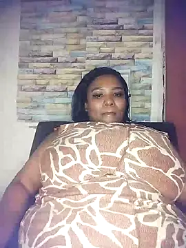 queenbusty Show in webcam