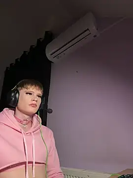 Вебкам-шоу FemboyShow