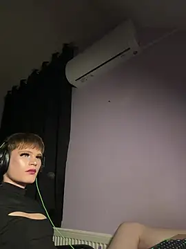 Вебкам-шоу FemboyShow