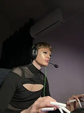 FemboyShowのウェブカメラショー