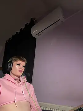 Вебкам-шоу FemboyShow