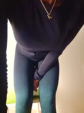 _MissPompitas23_'s Live XXX Chat