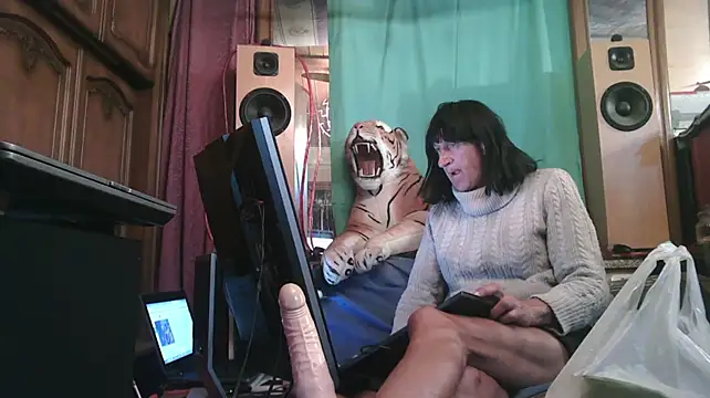 Pokazy przed kamerką – SissiDomination