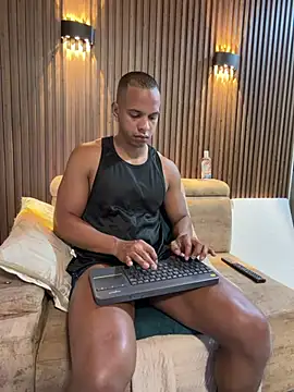 MarcoStriker Show in webcam