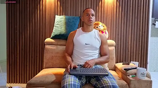 Show modela MarcoStriker na web-kameri